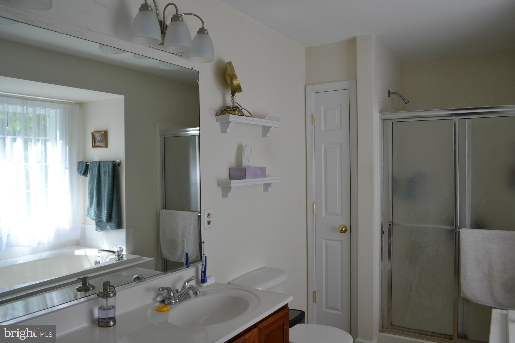 LAKE LAND - Residential