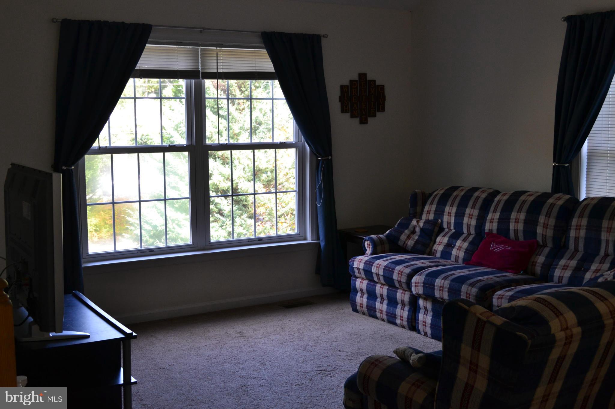 LAKE LAND - Residential