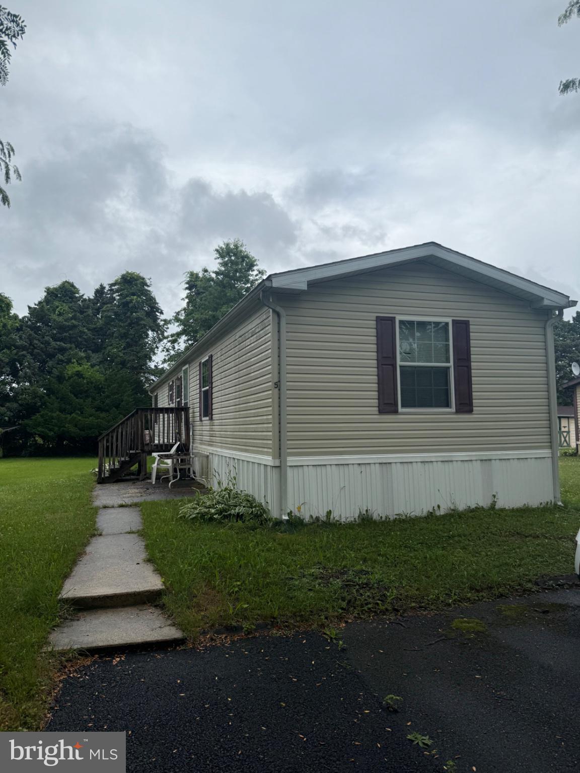 5 REVOLUTIONARY ROAD