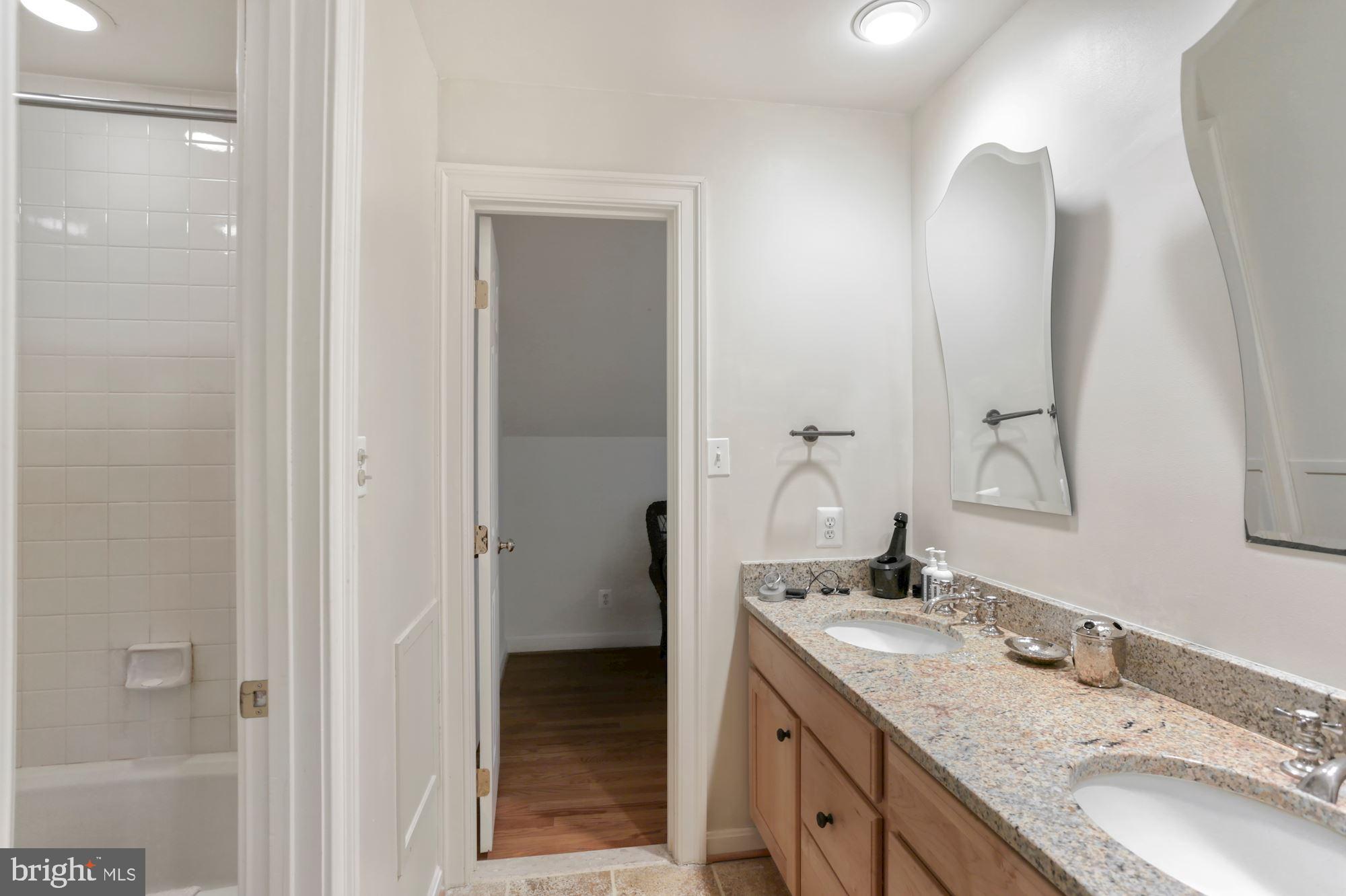 UPPERVILLE - Residential