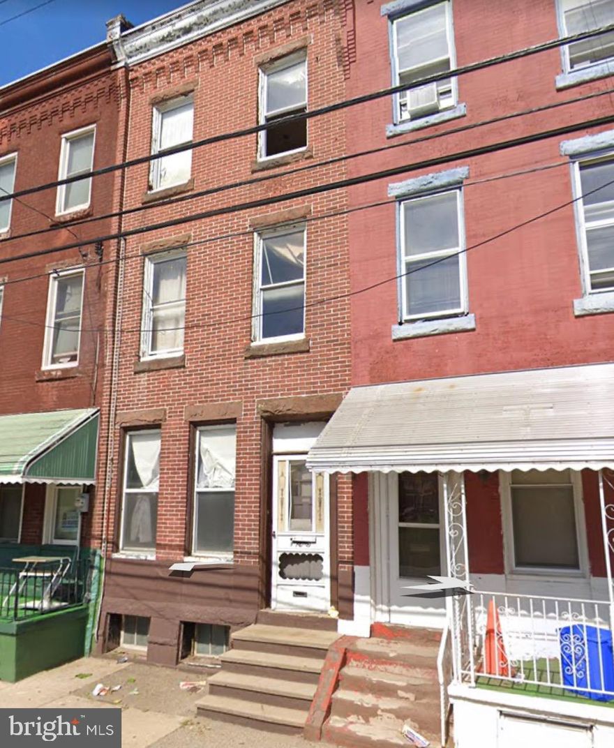 Triplex that is in a Shell like condition, cleaned up and ready for work to start. Large home that is set up as 3 apartments ready for rehab in a Rapidly growing area. The home does have a new roof - 1 year old roof