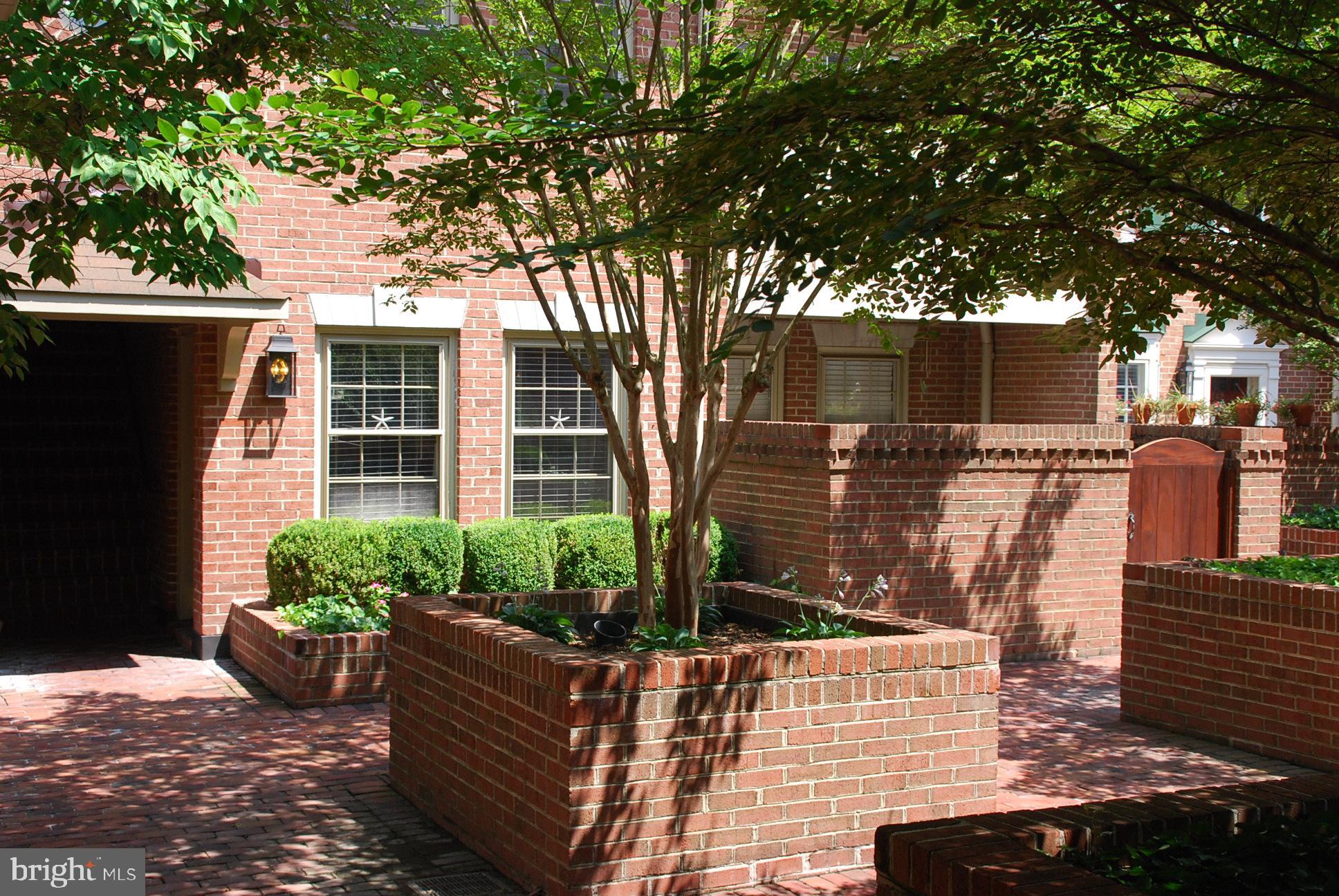 WASHINGTON SQUARE - Residential Lease