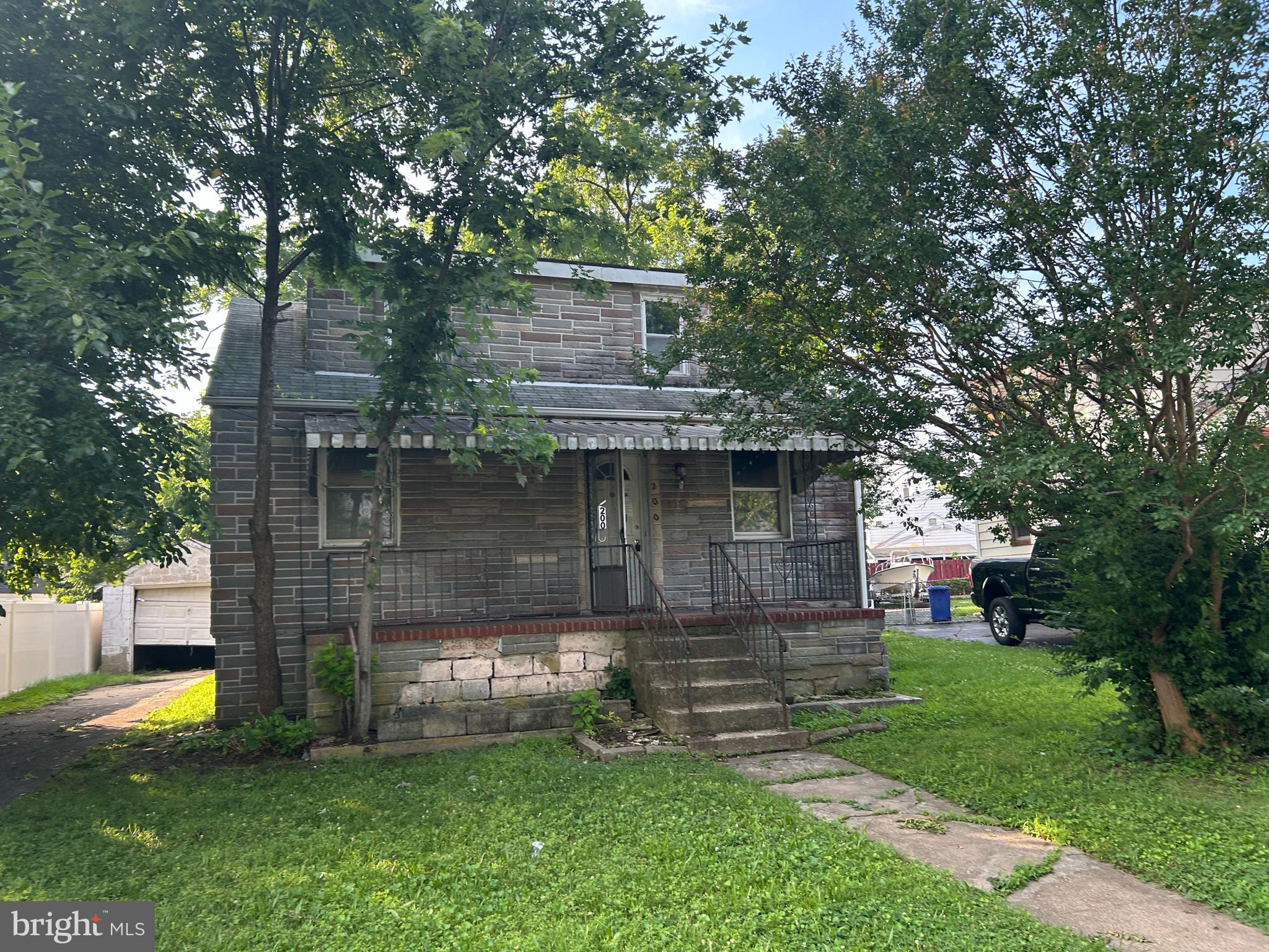 GRAY MANOR - Residential