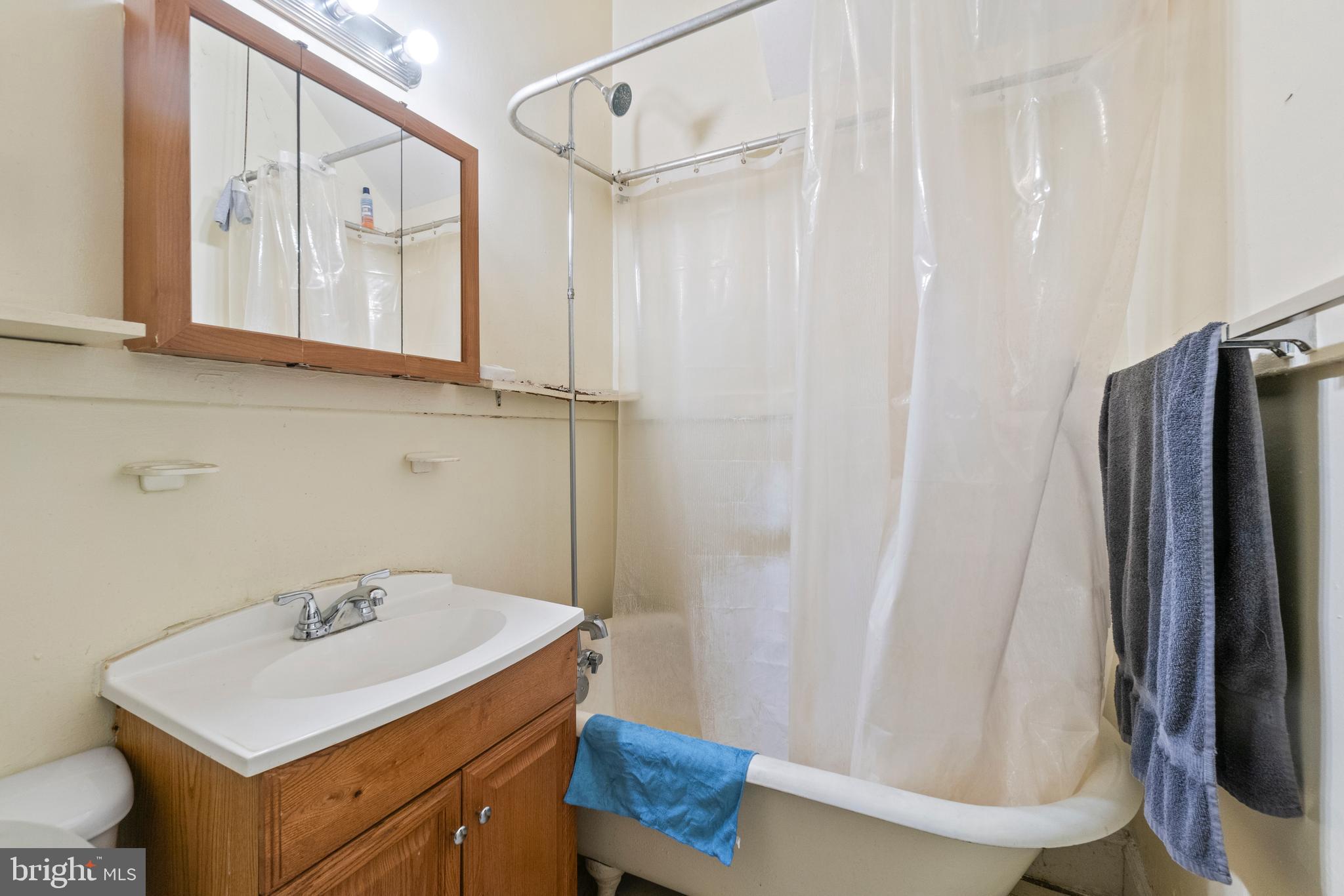 CHARLES VILLAGE - Commercial Sale