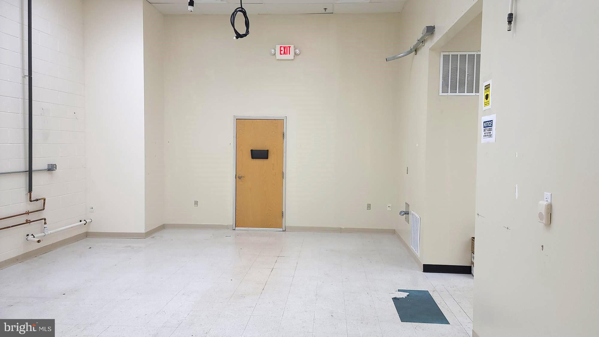 DULLES TRADE CENTER - Commercial Sale