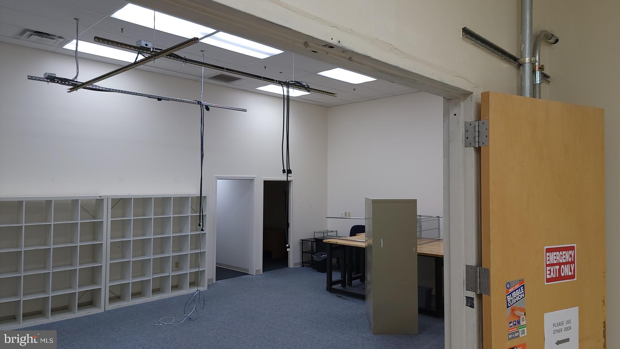 DULLES TRADE CENTER - Commercial Sale