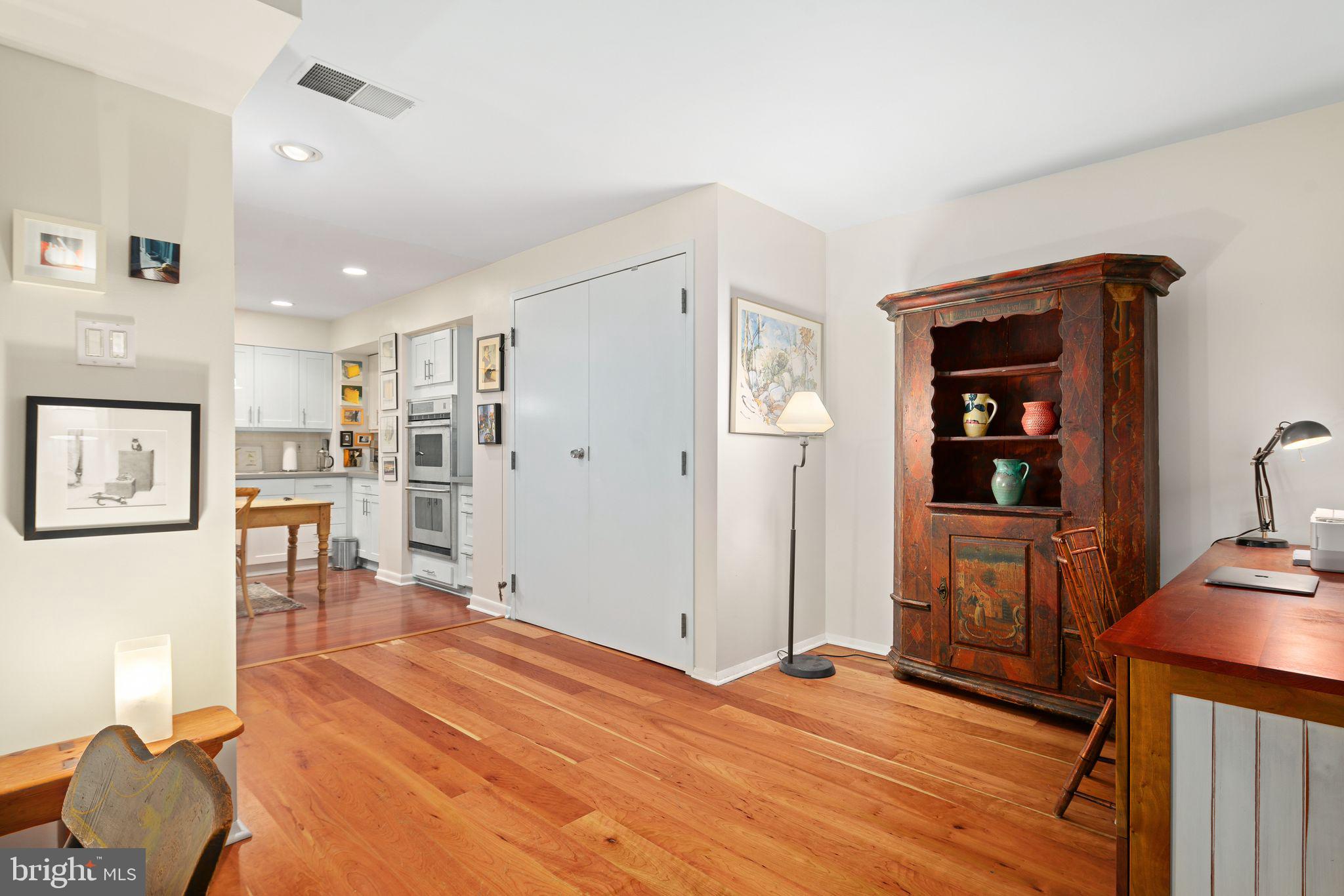 SOCIETY HILL - Residential