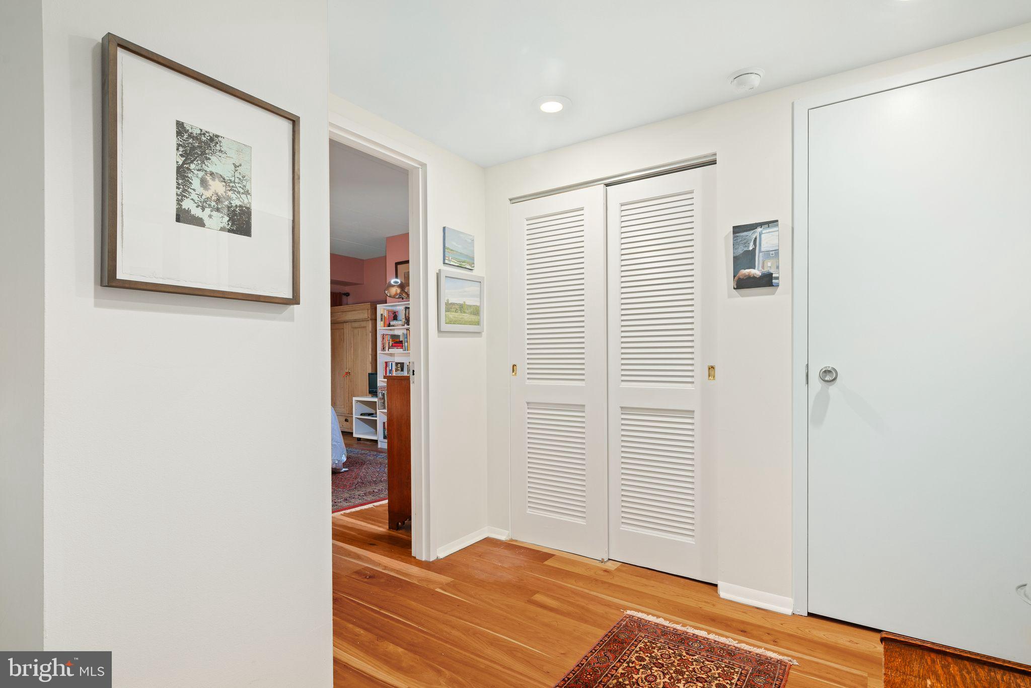 SOCIETY HILL - Residential