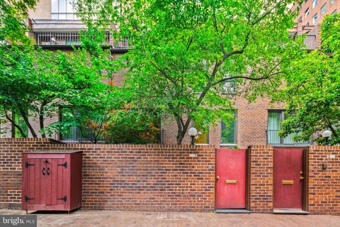 7 SAINT JAMES COURT PHILADELPHIA PA 19106