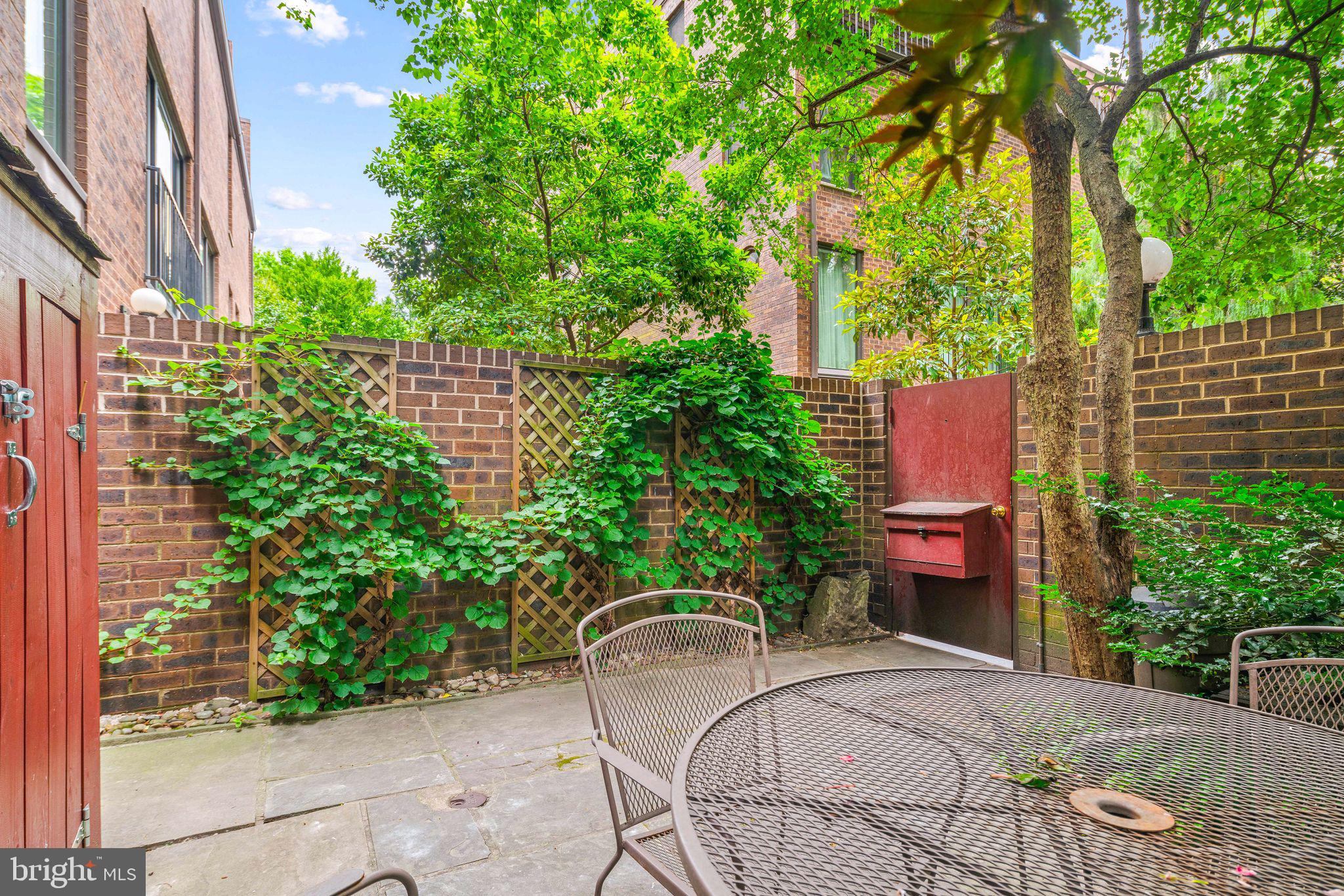 SOCIETY HILL - Residential