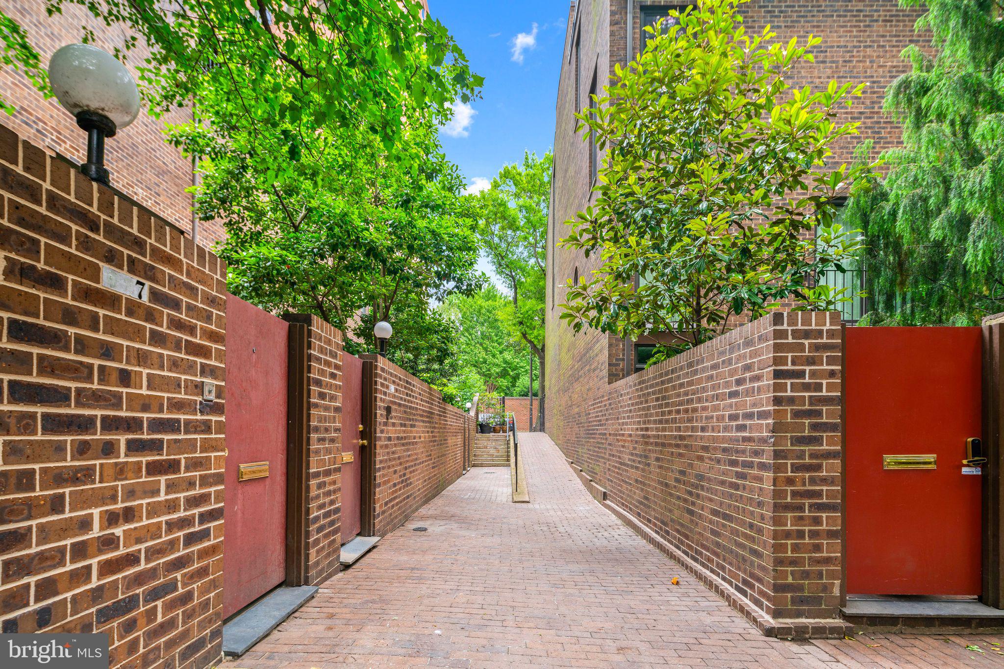 SOCIETY HILL - Residential