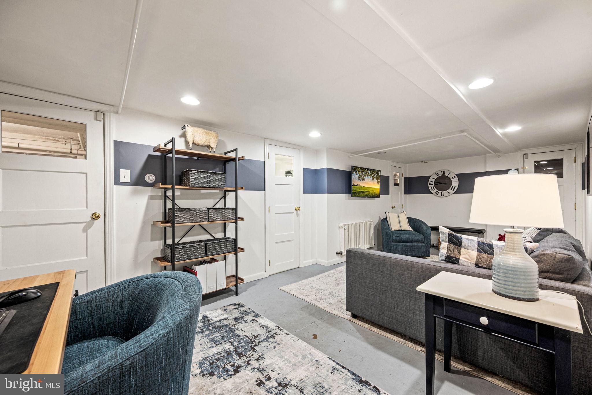 CHESTNUT HILL - Residential