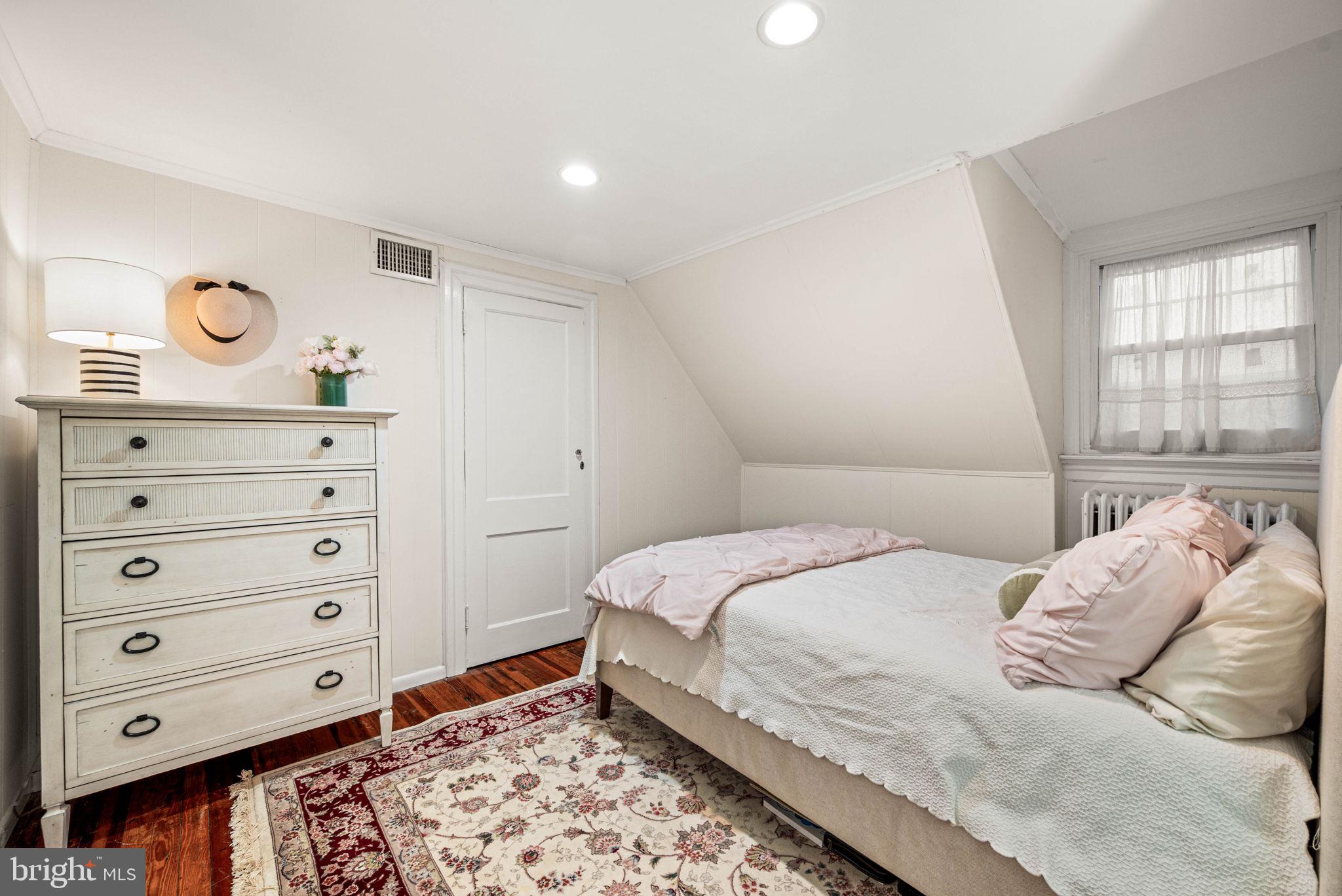 CHESTNUT HILL - Residential