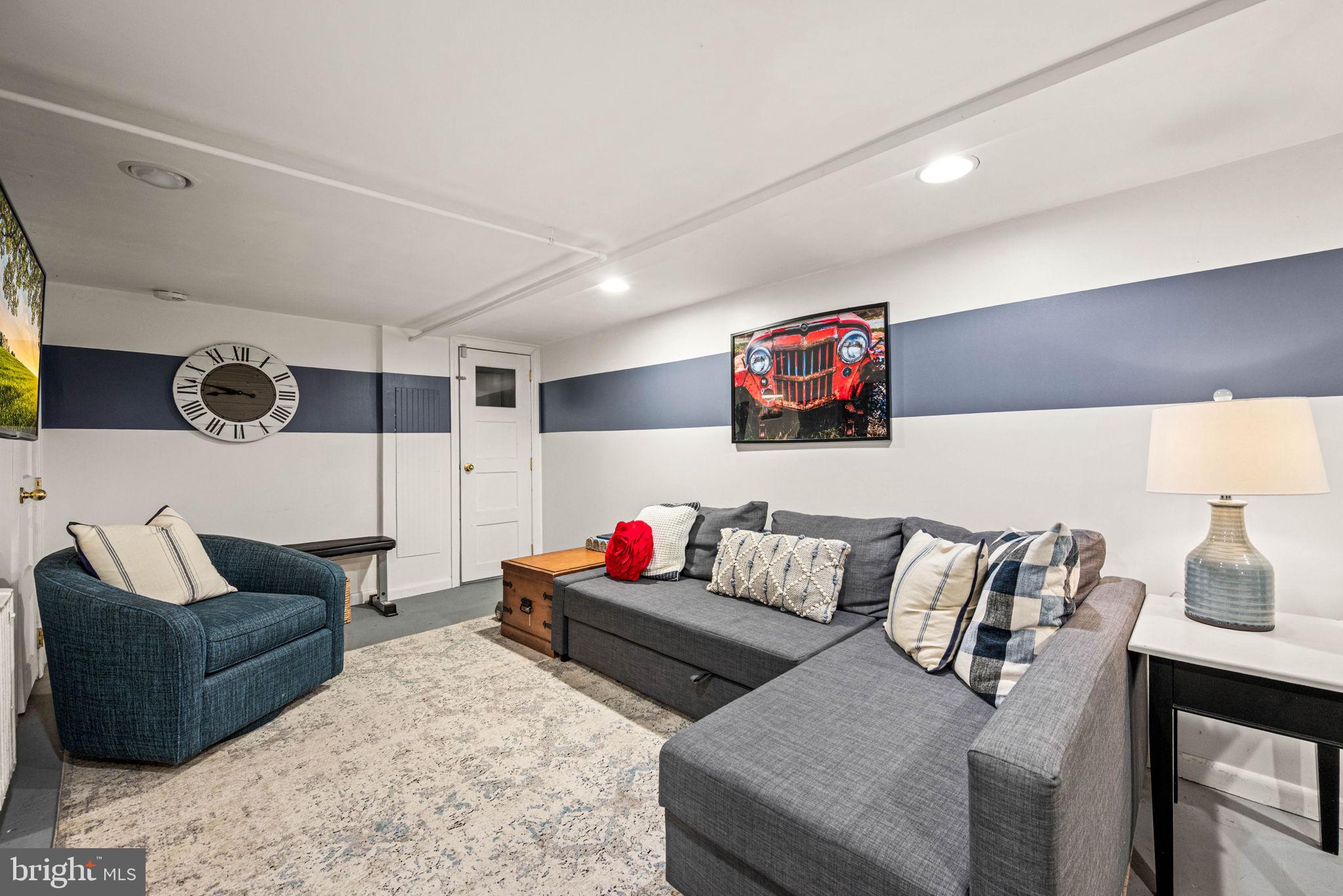 CHESTNUT HILL - Residential