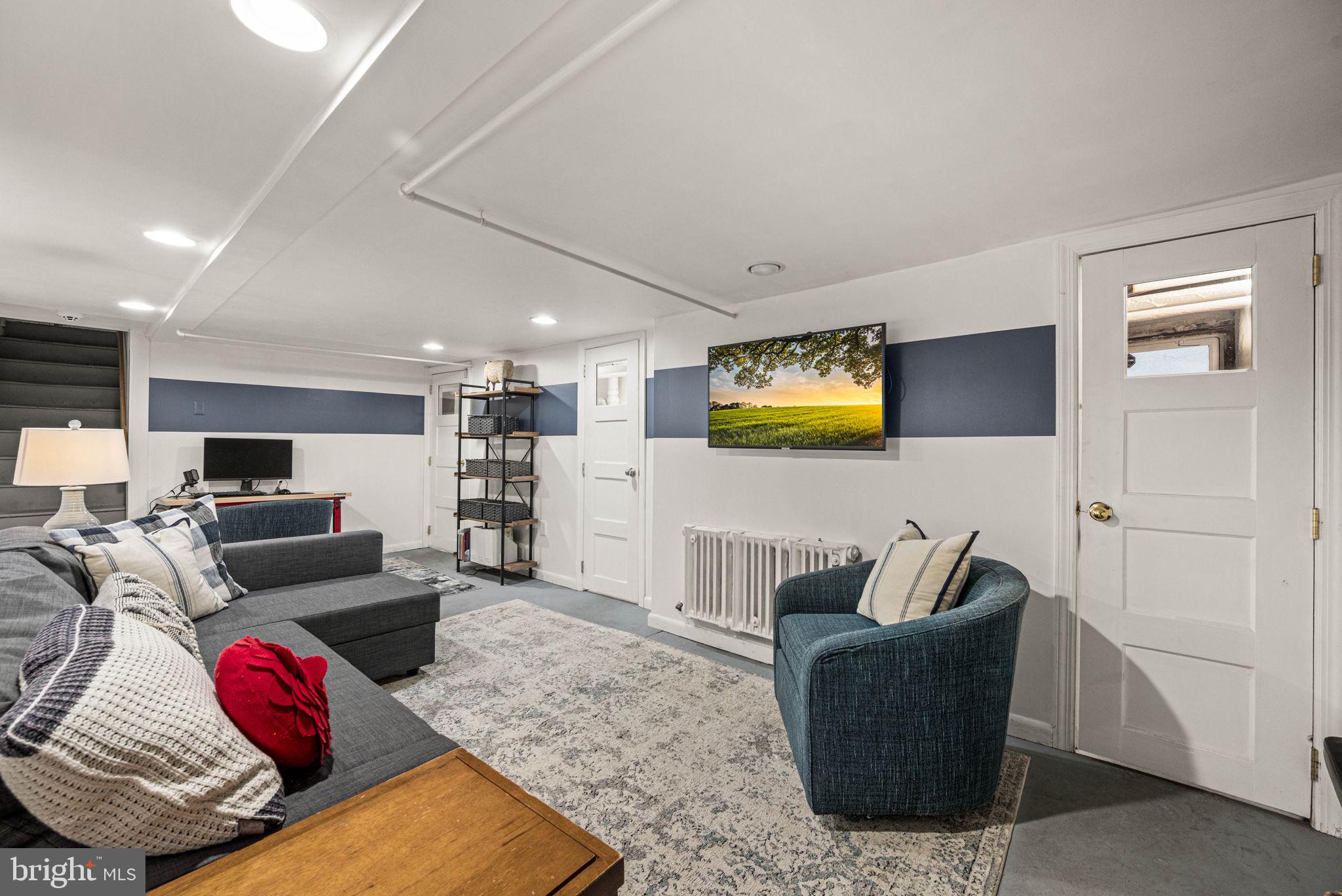 CHESTNUT HILL - Residential