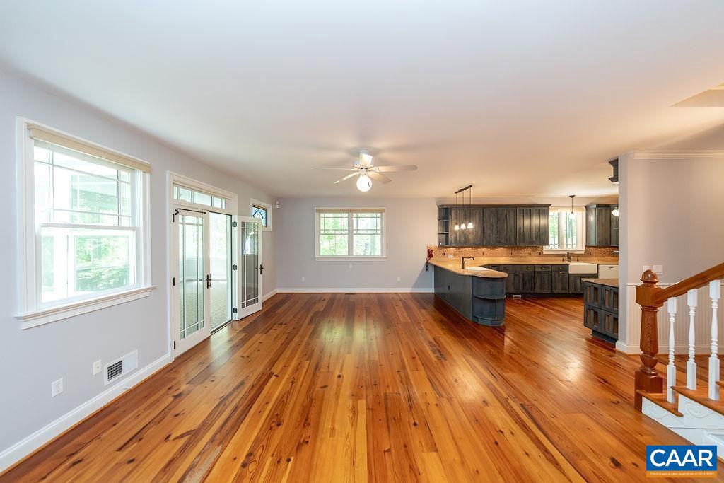 SEVEN OAKS - Residential