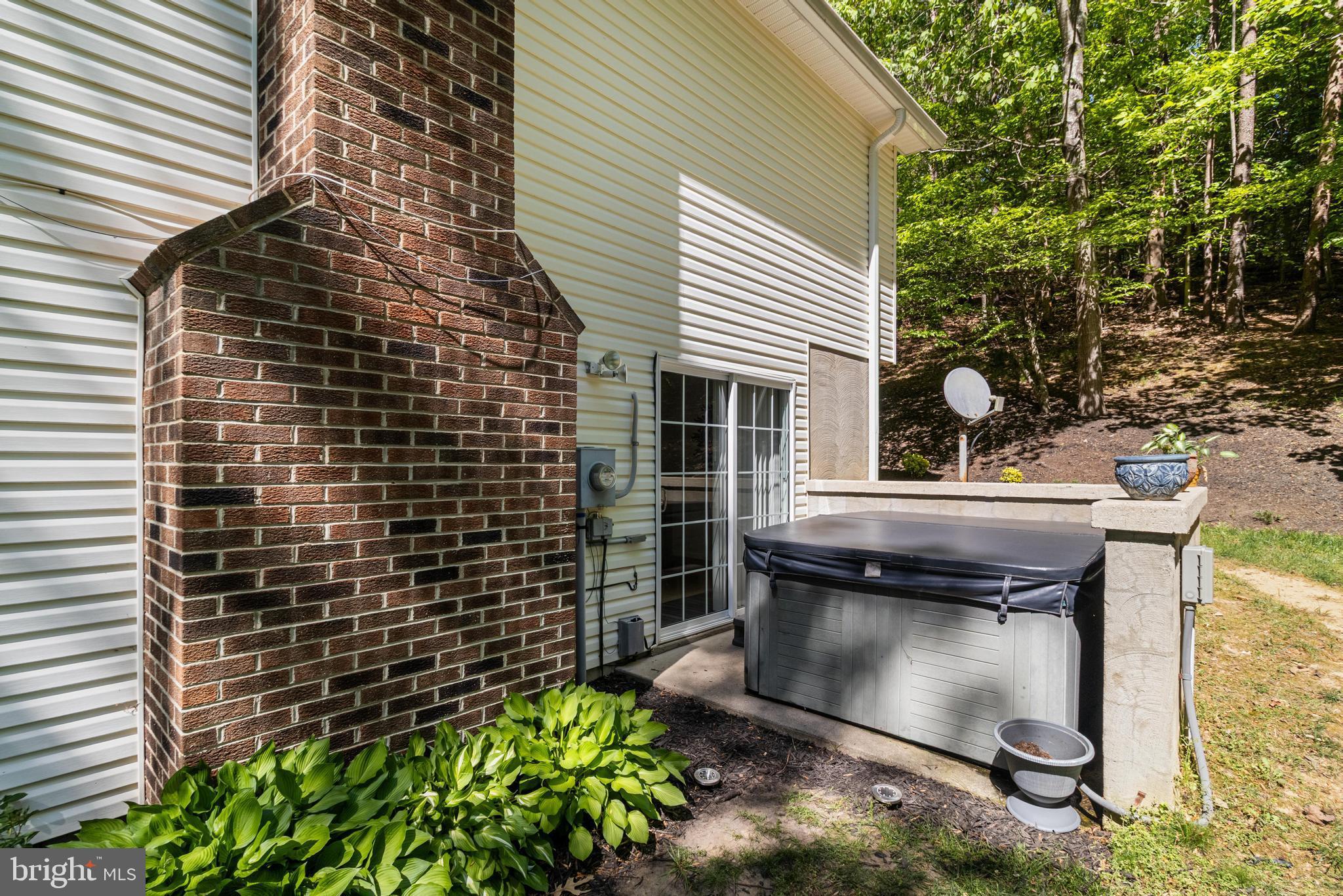 SUMMITT HILL - Residential