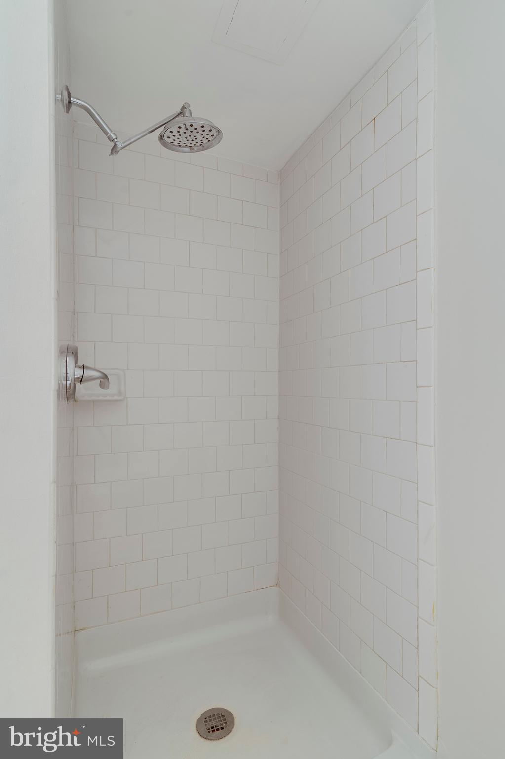 WHISKEY BOTTOM - Residential