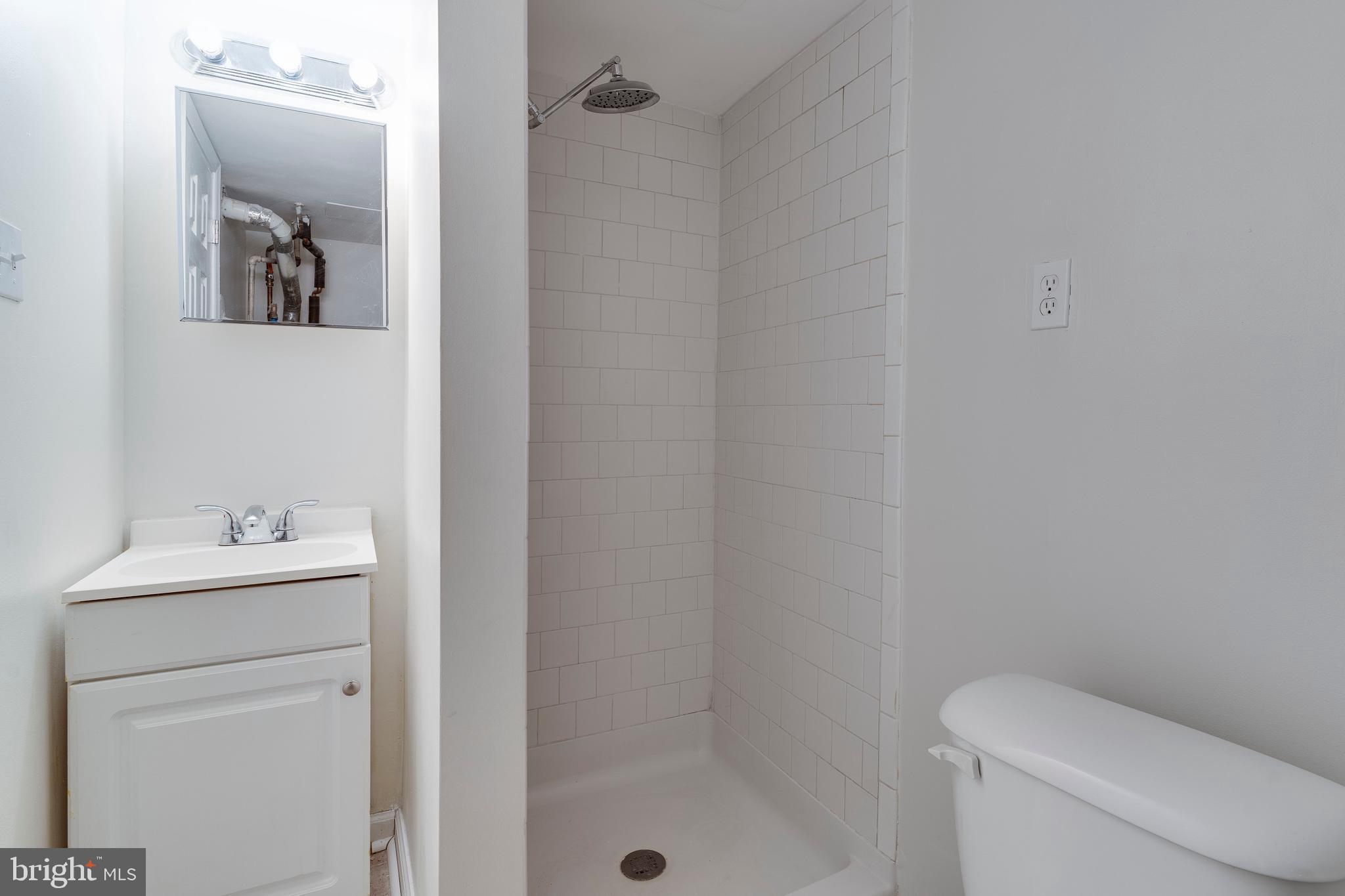 WHISKEY BOTTOM - Residential