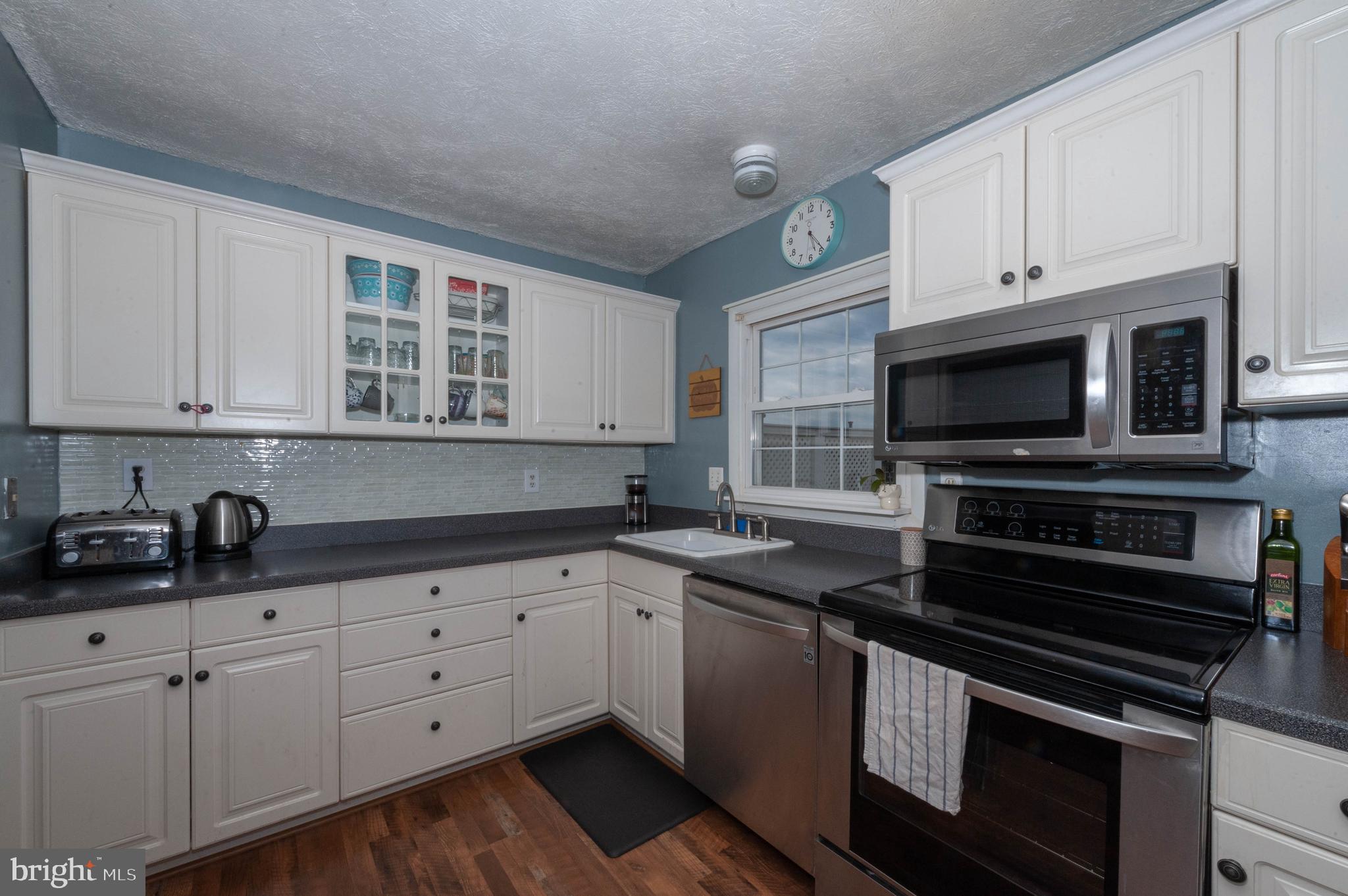 THE PROVINCES - Residential