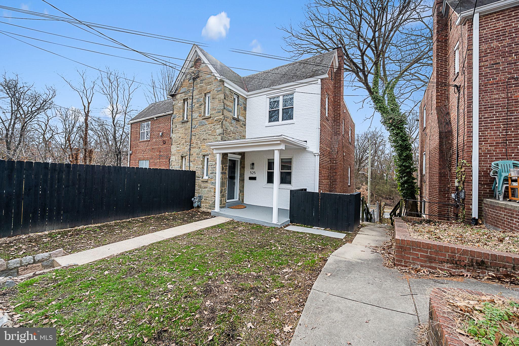 525 OAKWOOD STREET SE