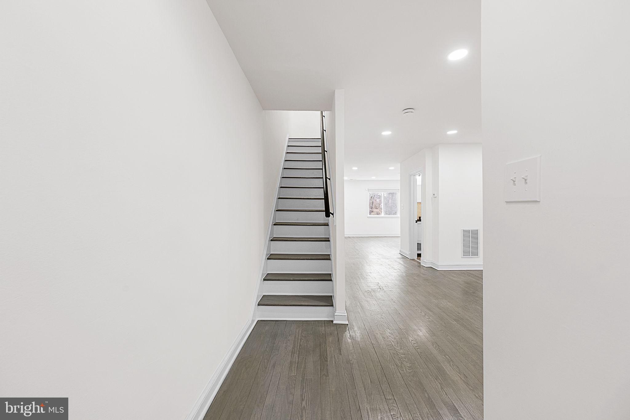 525 OAKWOOD STREET SE