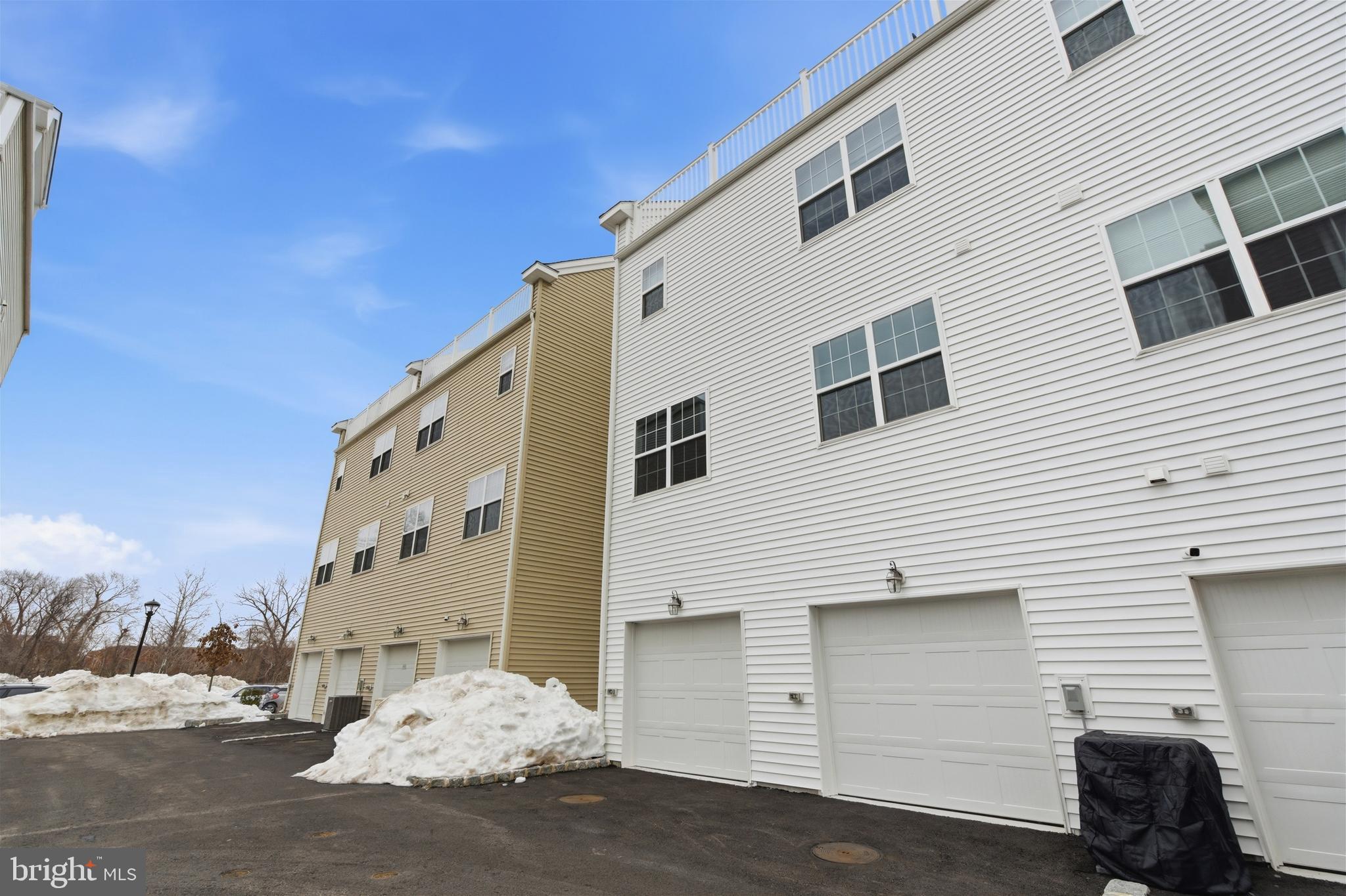 WATERSIDE - Residential