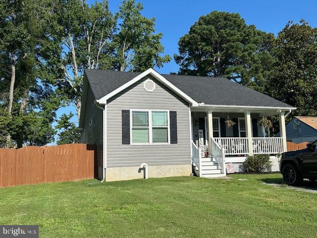 Beautiful 3 Bed, 2 Bath , Front Porch & Screened in Deck and Fenced in Back Yard In Excellent Condition .
Looking for A Good Tenant to Love & Respect !
Must Have Good Credit & Rental History to apply .
Sorry No Pets !
This is located in a Golf Cart Community with Beach Access for Owners & Guest.
Just a few minutes to Shopping & Beach Events in Down Town Colonial Beach .
Lots Of Restaurants , Fishing , Boating & Much More ...Call for More Details