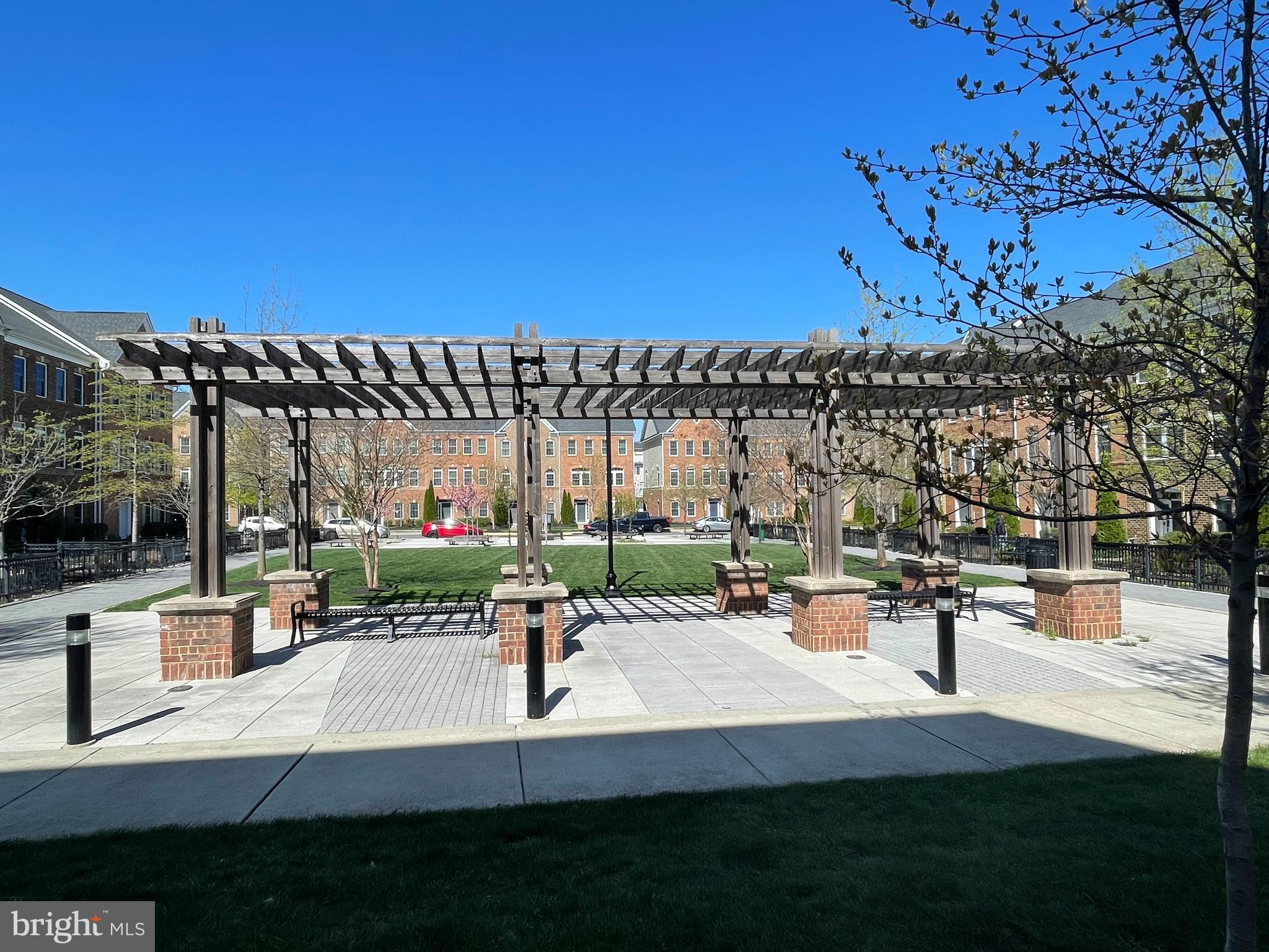 DISCOVERY SQUARE - Residential Lease