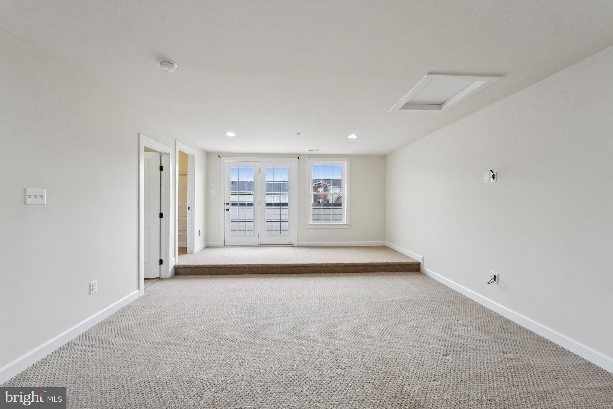 DISCOVERY SQUARE - Residential Lease