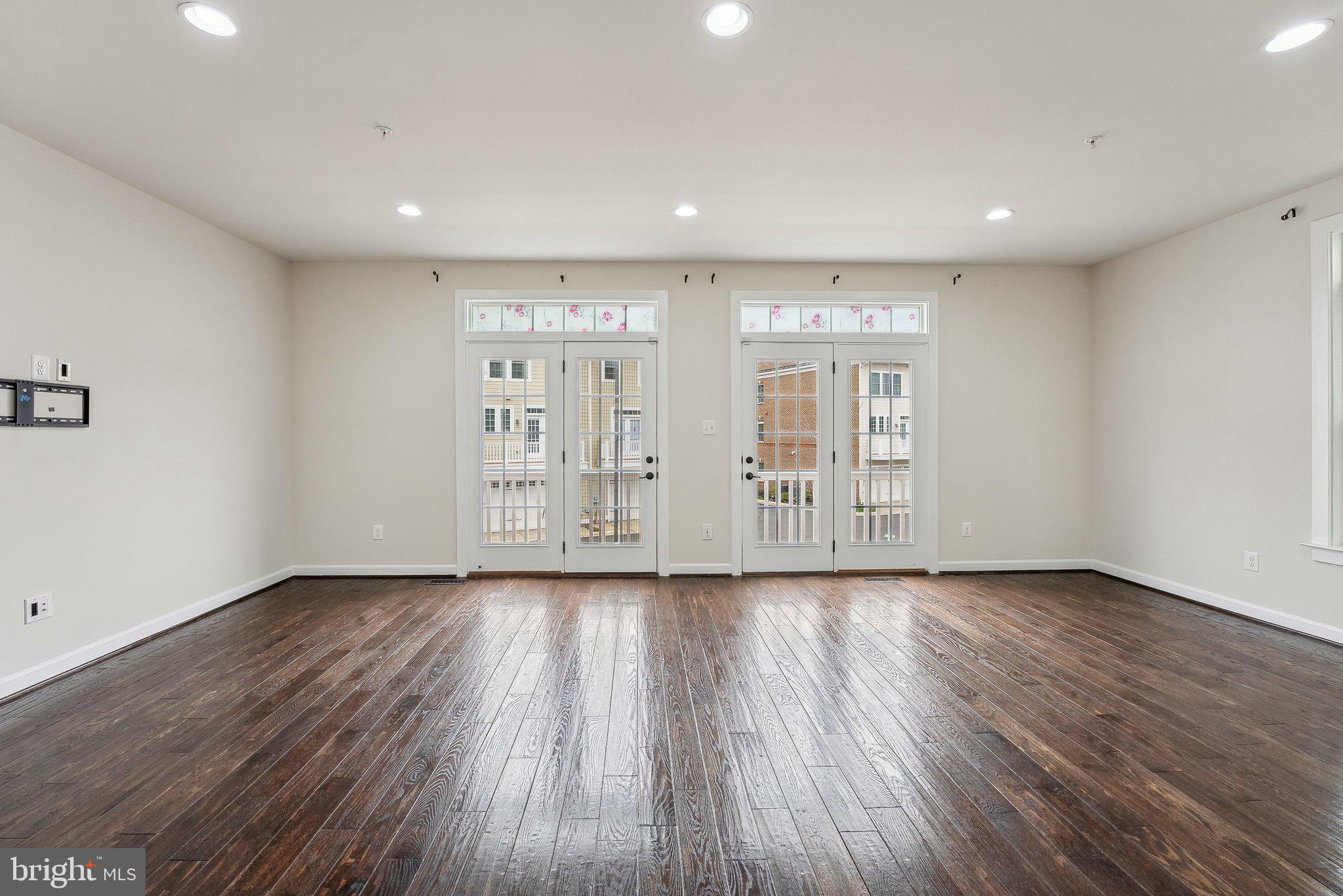 DISCOVERY SQUARE - Residential Lease