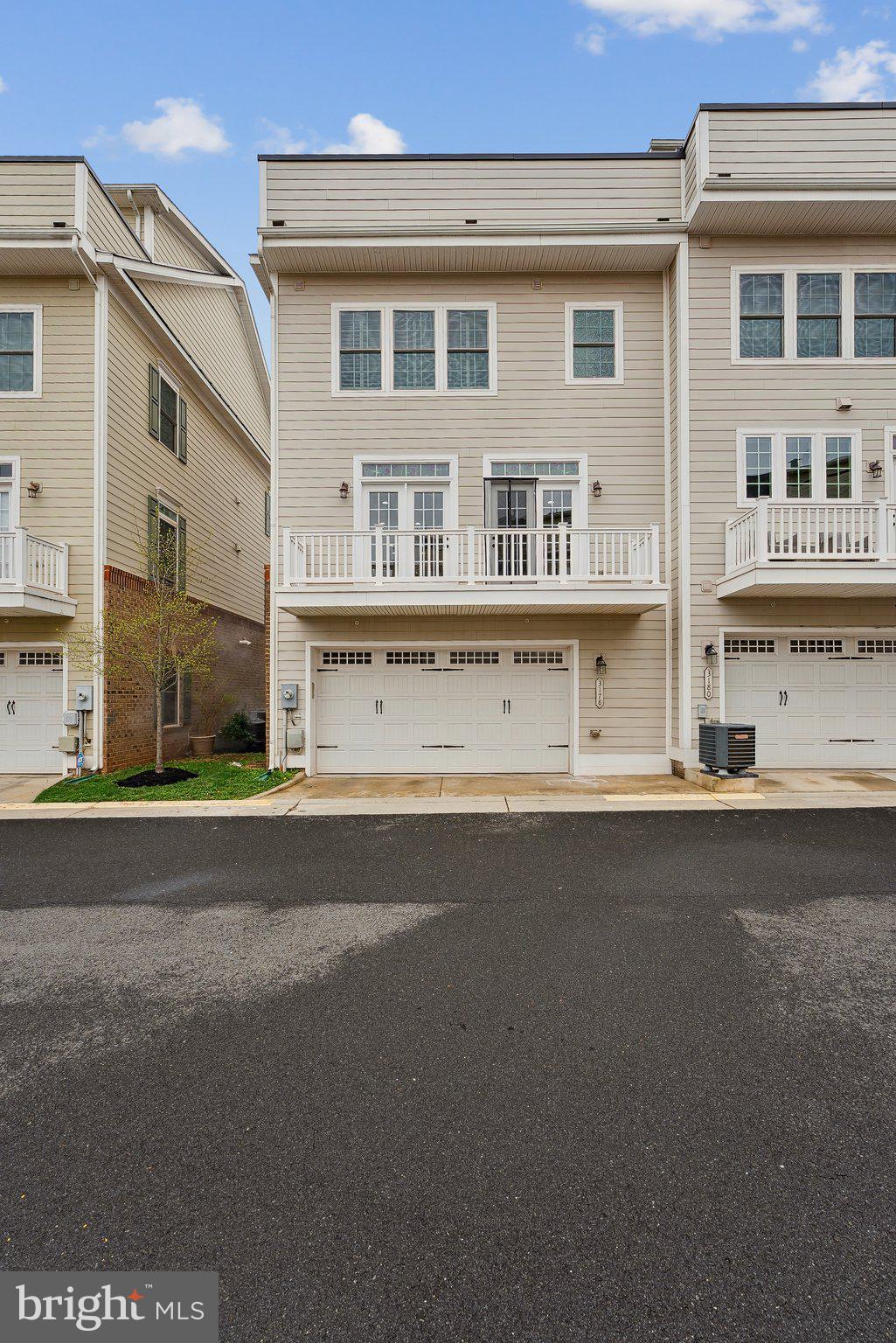 DISCOVERY SQUARE - Residential Lease