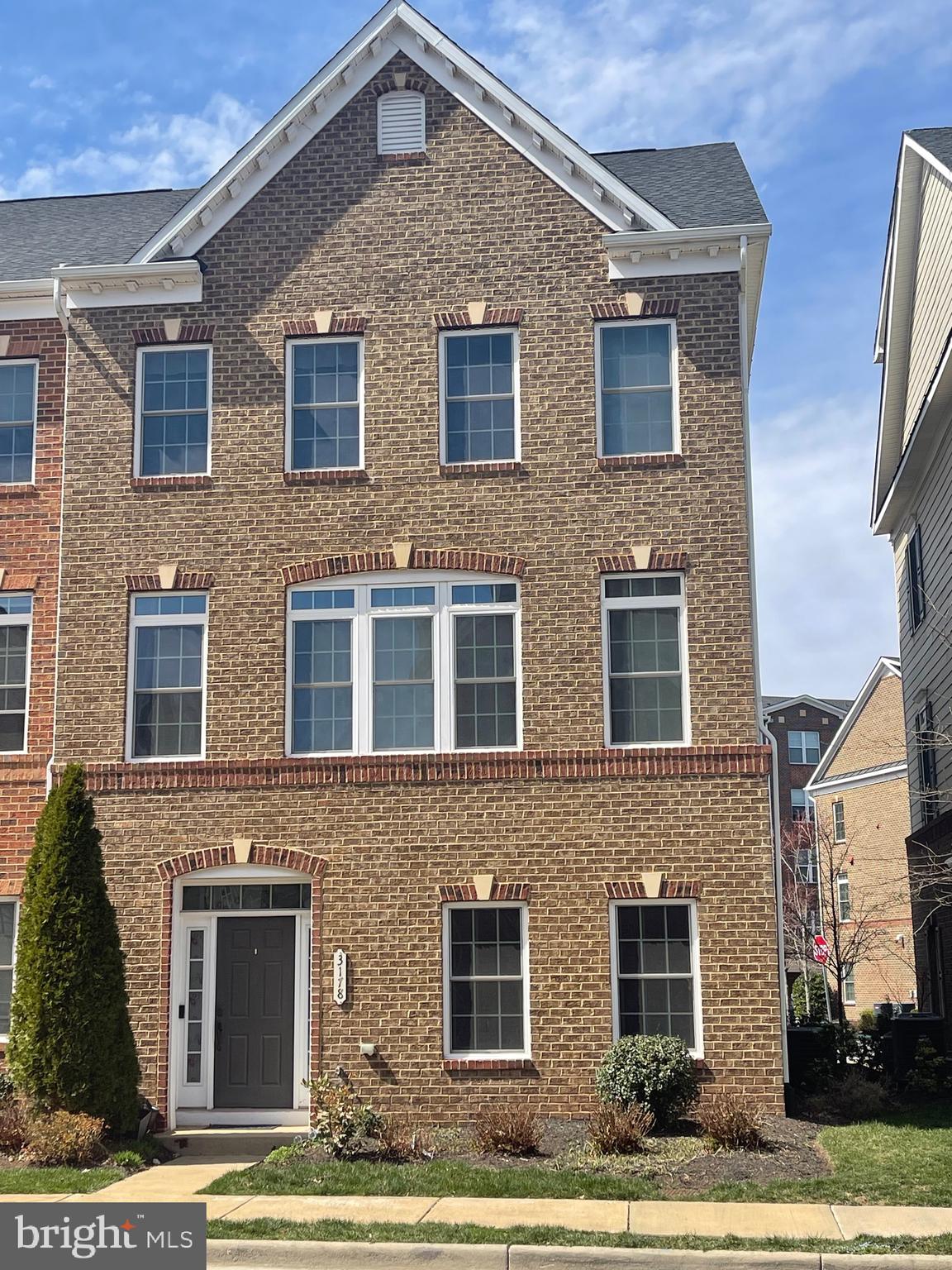 DISCOVERY SQUARE - Residential Lease