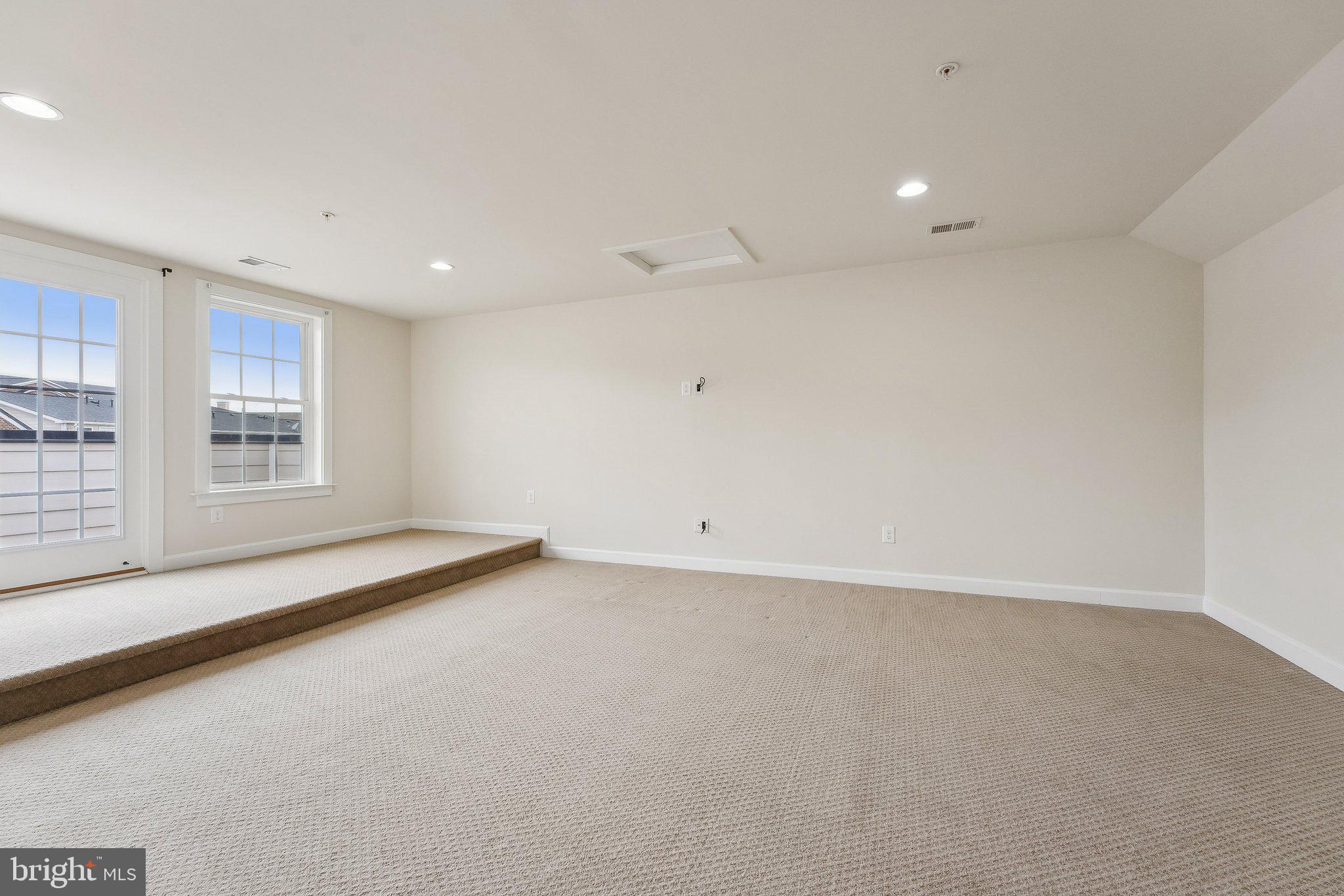 DISCOVERY SQUARE - Residential Lease