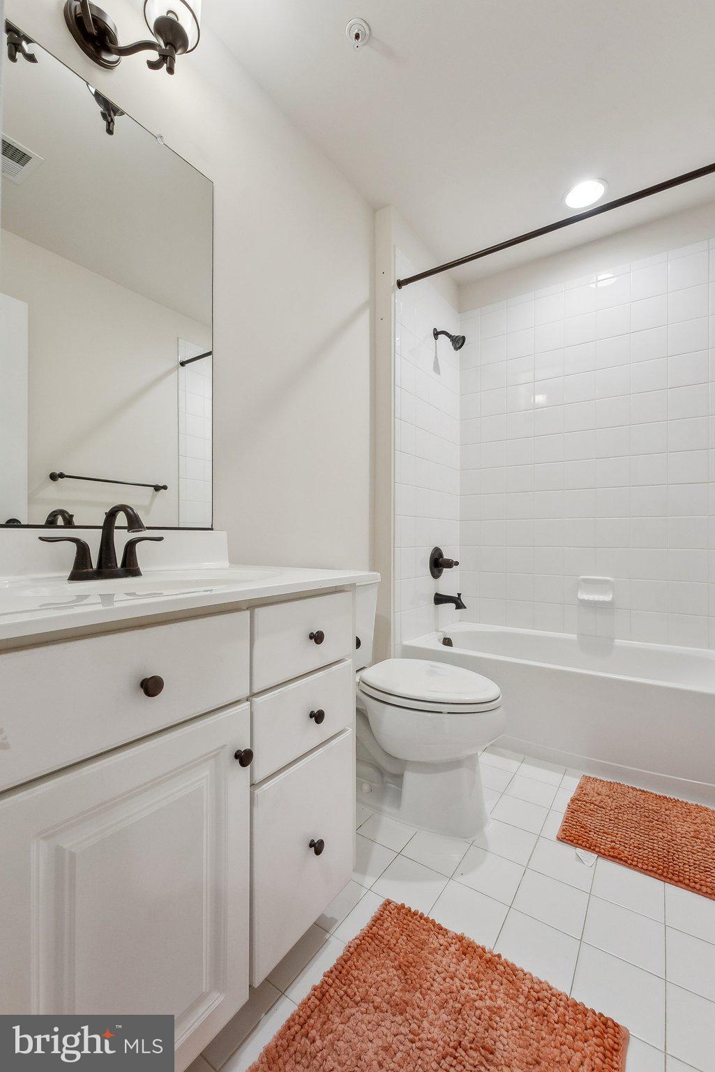 DISCOVERY SQUARE - Residential Lease