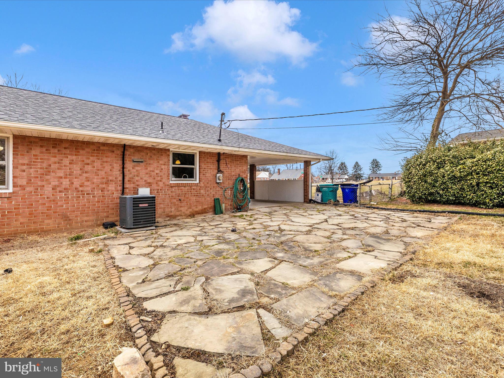 TULIP HILL - Residential