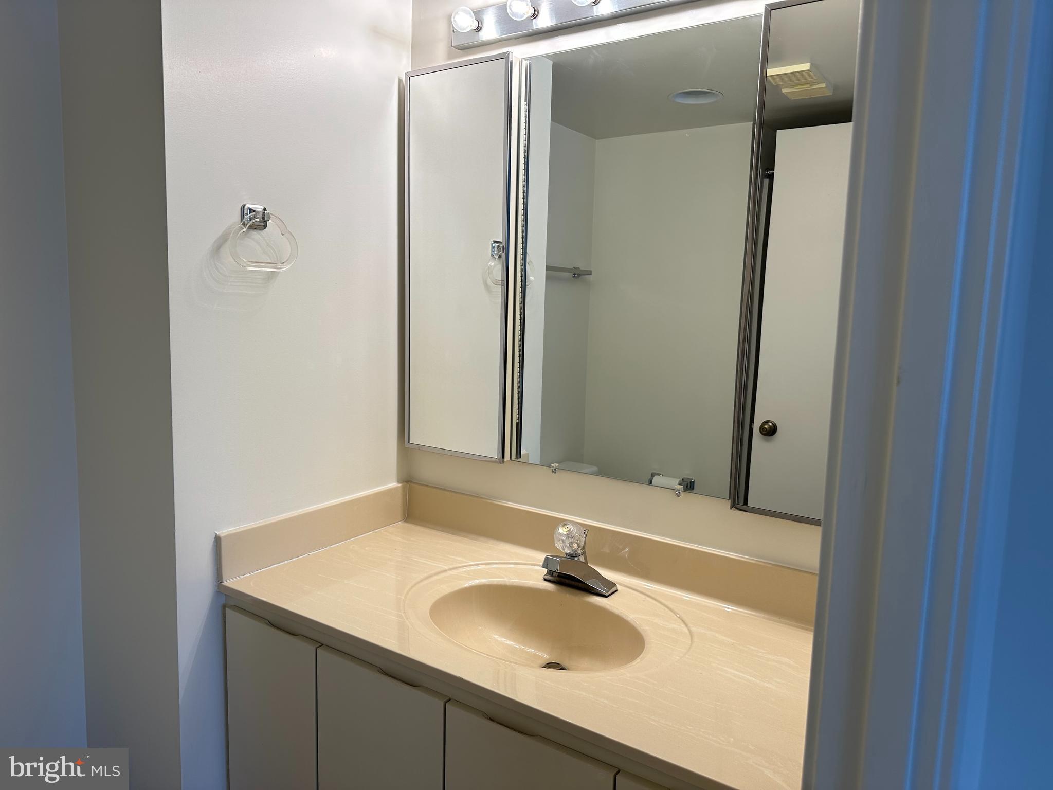 LEISURE WORLD - Residential