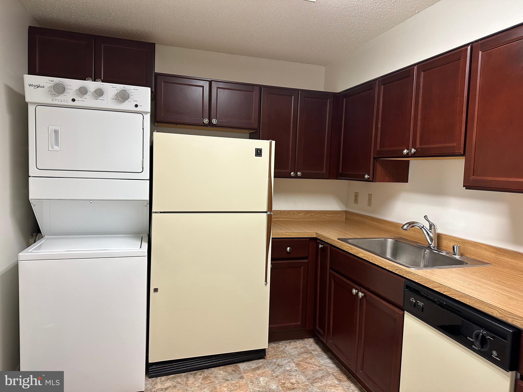 LEISURE WORLD - Residential