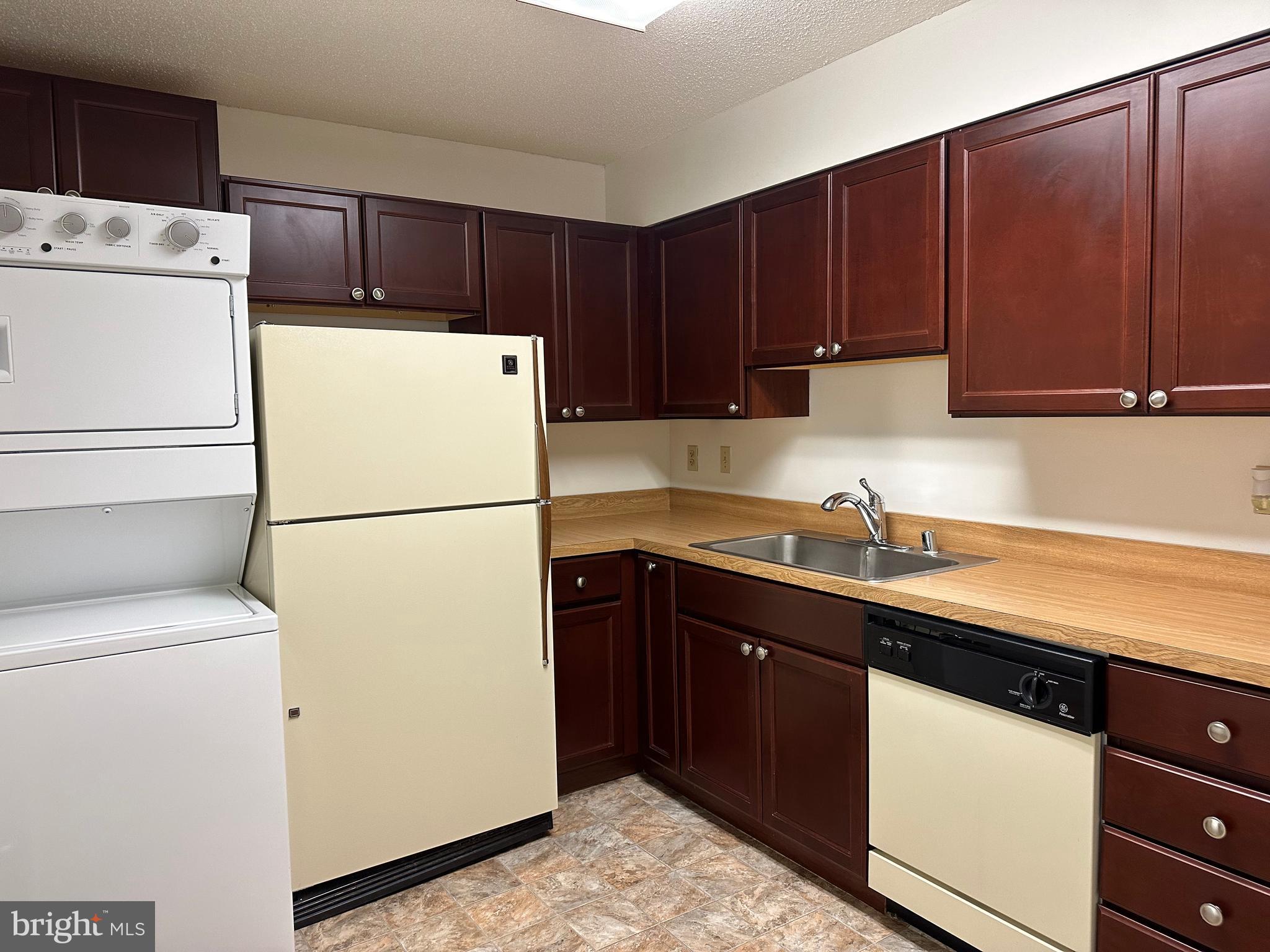 LEISURE WORLD - Residential