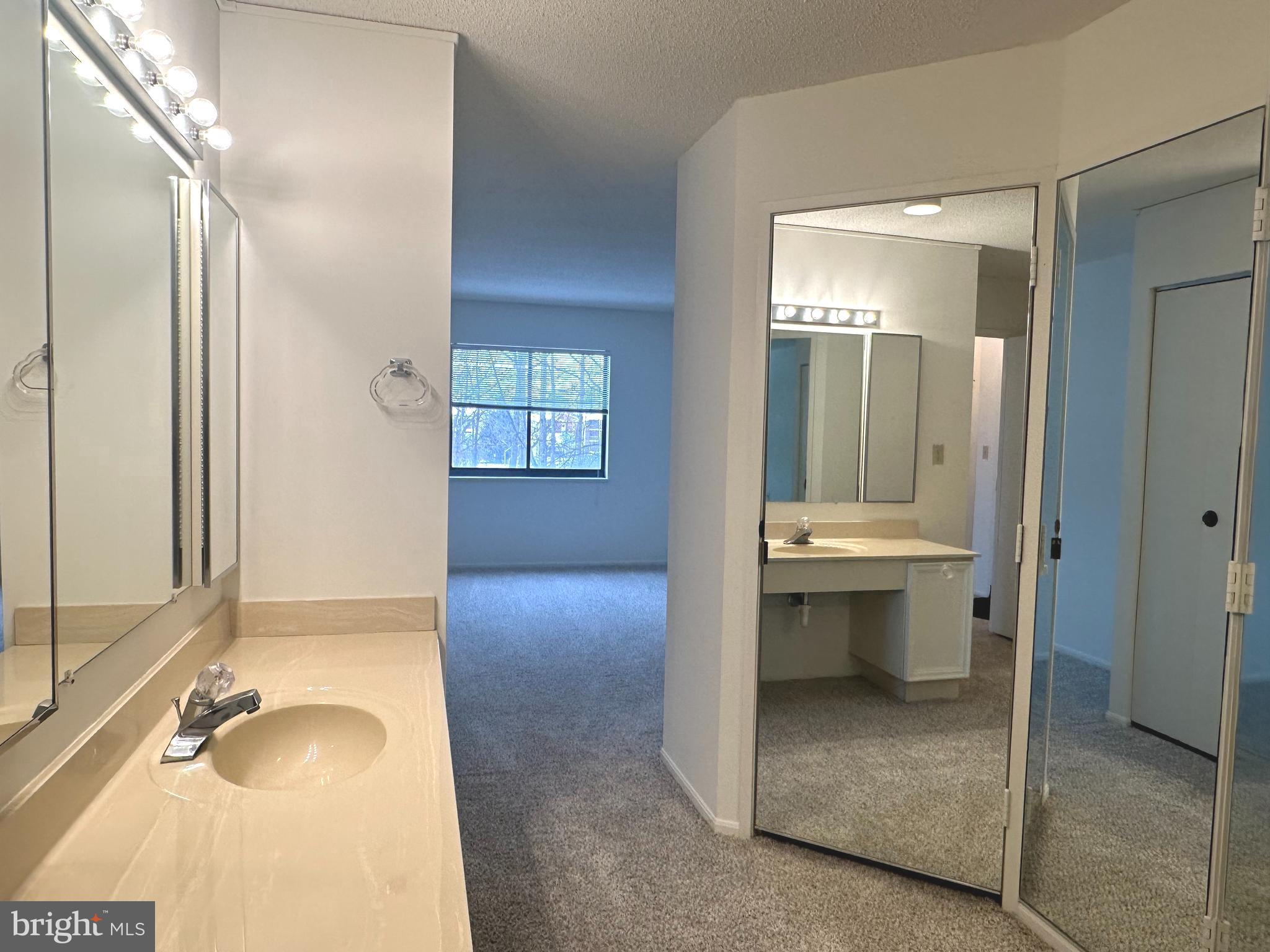 LEISURE WORLD - Residential