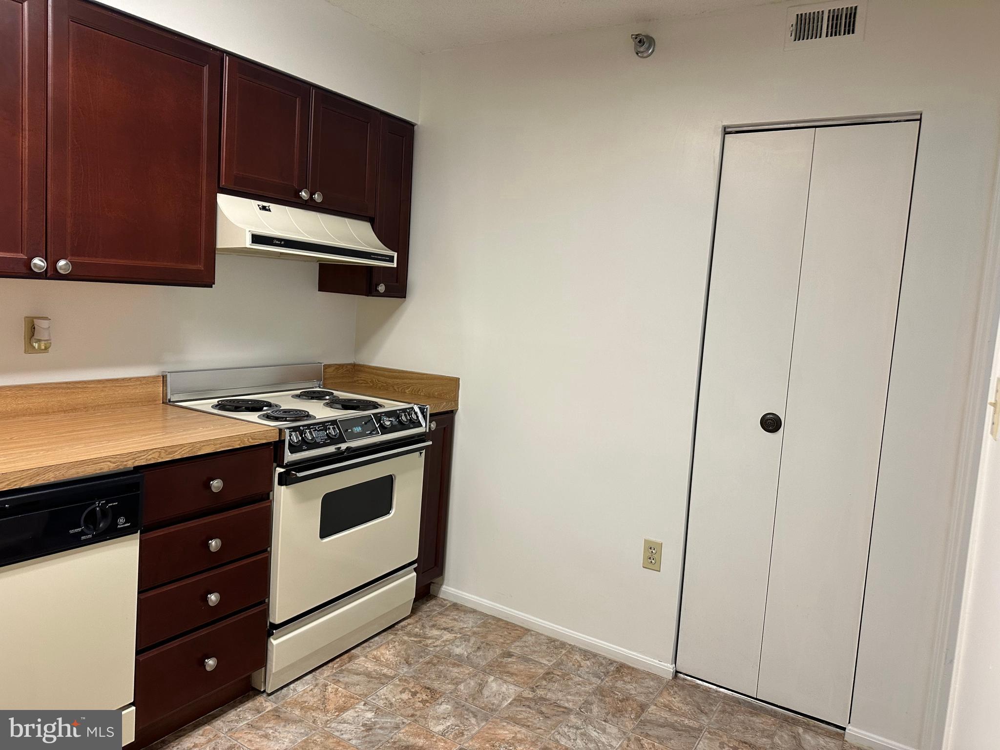 LEISURE WORLD - Residential