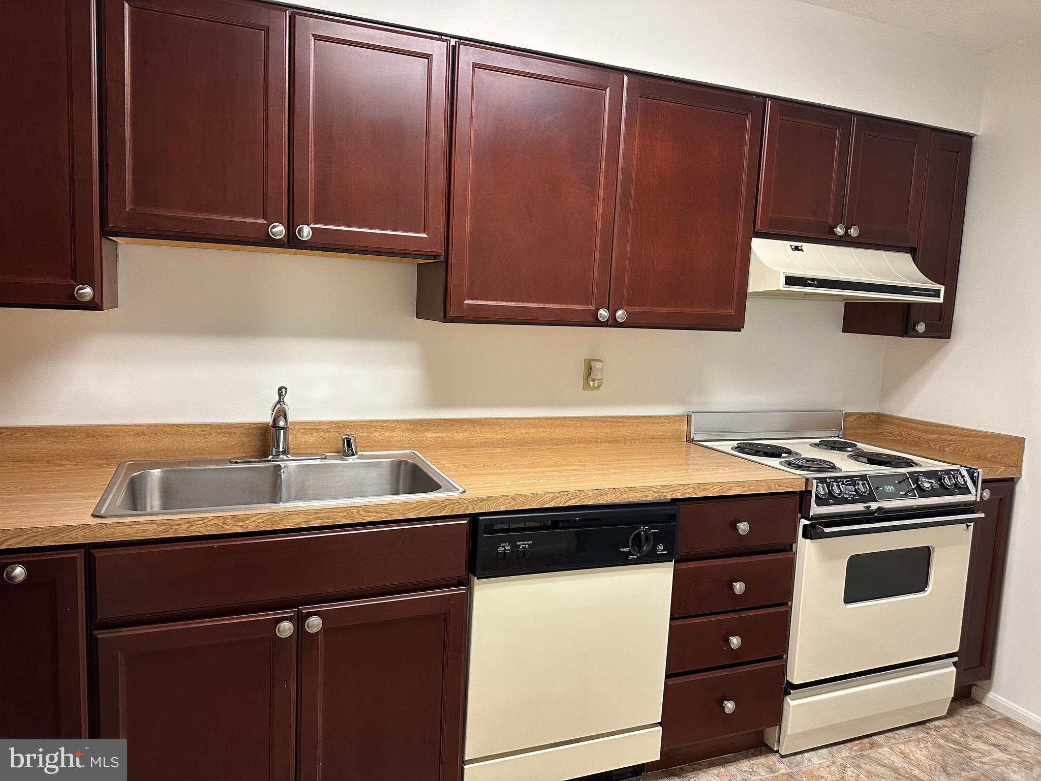 LEISURE WORLD - Residential