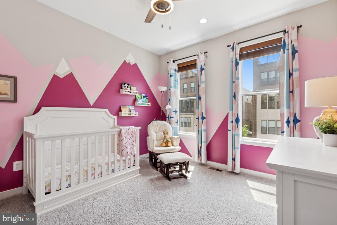 COMMONWEALTH PLACE AT WESTFIELDS - Residential