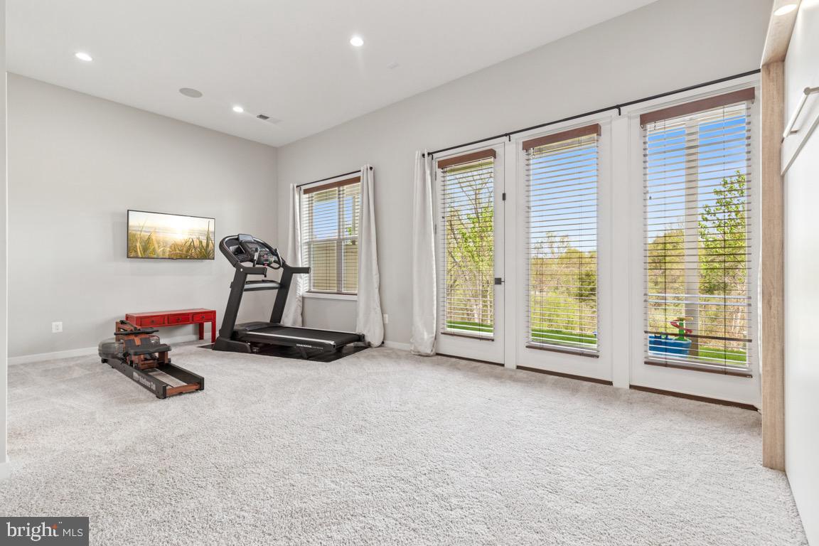 COMMONWEALTH PLACE AT WESTFIELDS - Residential