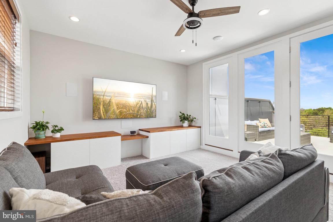 COMMONWEALTH PLACE AT WESTFIELDS - Residential