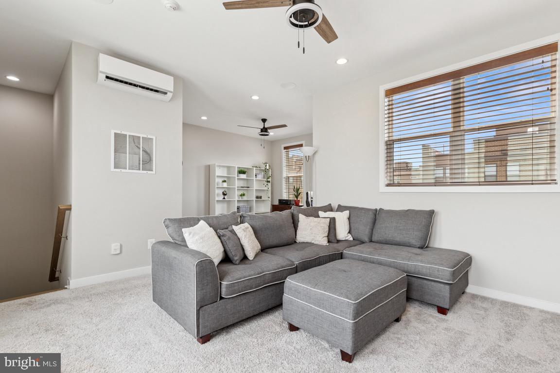 COMMONWEALTH PLACE AT WESTFIELDS - Residential