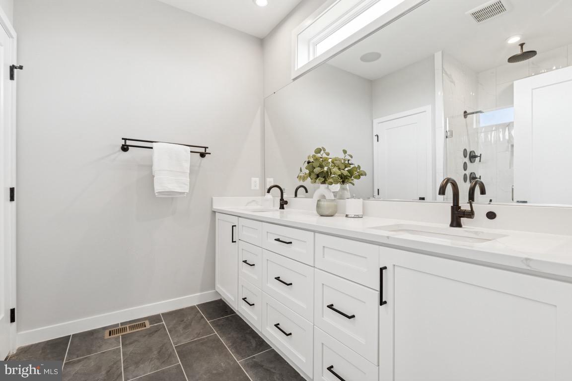 COMMONWEALTH PLACE AT WESTFIELDS - Residential