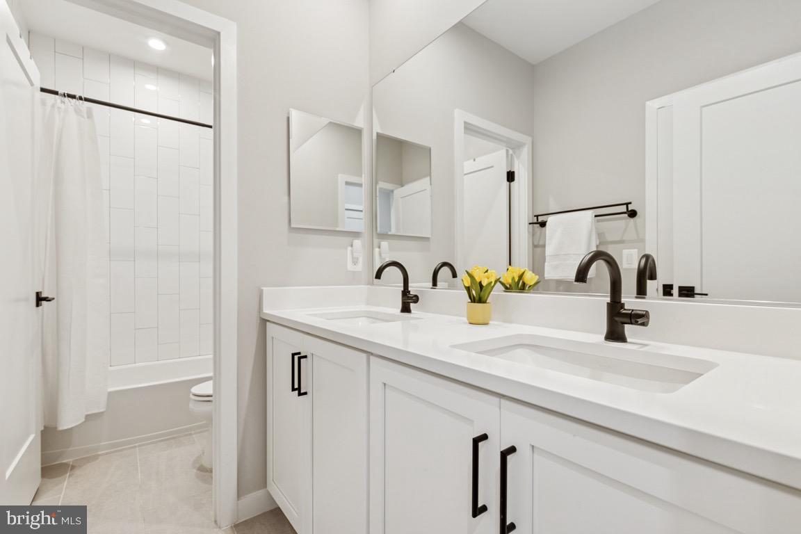 COMMONWEALTH PLACE AT WESTFIELDS - Residential