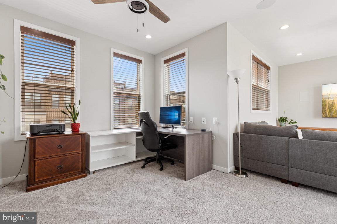 COMMONWEALTH PLACE AT WESTFIELDS - Residential