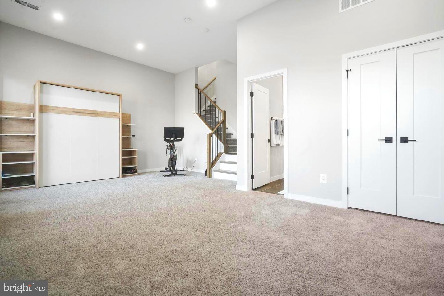 COMMONWEALTH PLACE AT WESTFIELDS - Residential